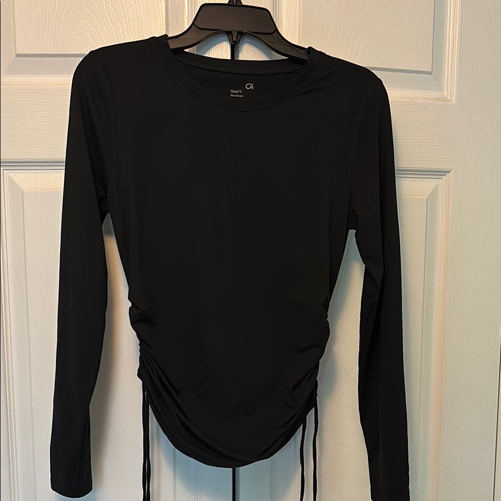 GAPFit brushed tech jersey with ruching on the sides - only worn once!